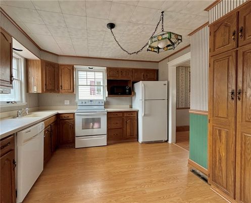 Interior, Kitchen, Pendant Lights, Wood Texture Flooring