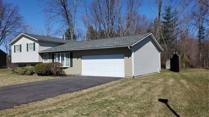 Attached, Exterior, Facade, Split Level