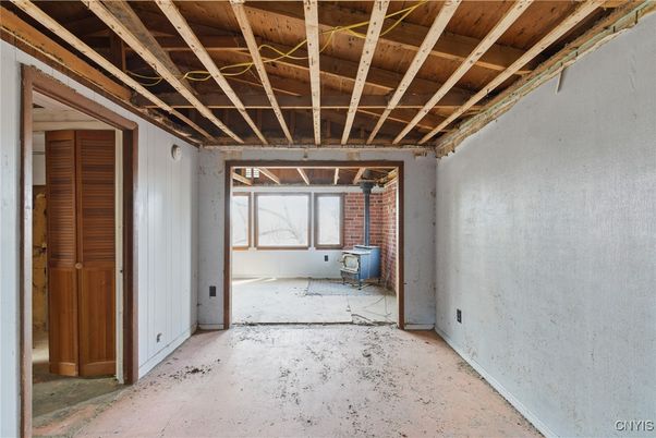 Empty room, Interior, Wooden Beams, Wooden Ceilings