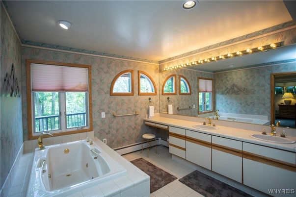 Bathroom, Dual Sink Vanities, Interior, Recessed Lighting