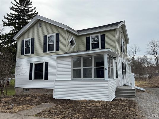 Exterior, Facade, Farmhouse