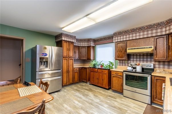 Dining room, Interior, Kitchen, Stainless Steel Appliances, Wood Texture Flooring