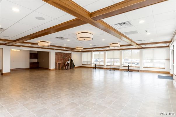 Empty room, Interior, Recessed Lighting, Wooden Beams