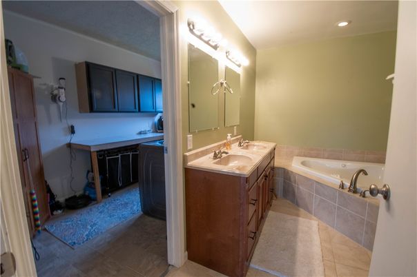 Bathroom, Dual Sink Vanities, Interior, Recessed Lighting