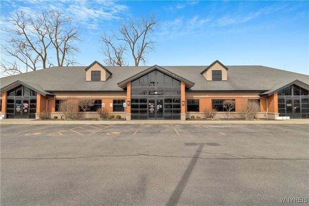 Exterior, Facade, Ranch