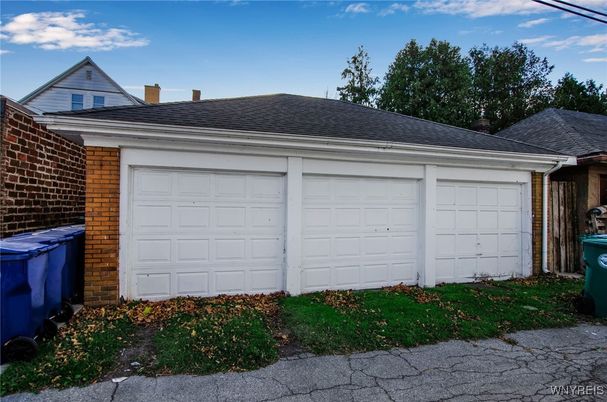 Detached Garage, Exterior