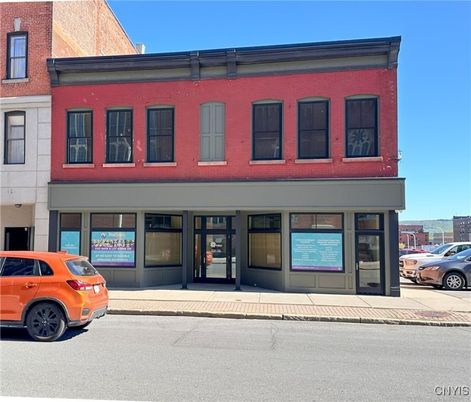 Exterior, Facade, Rowhouse
