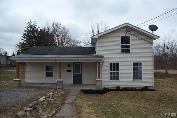 Backyard, Exterior, Facade, Split Level