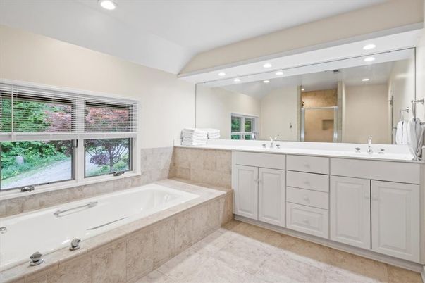 Bathroom, Dual Sink Vanities, Interior, Recessed Lighting