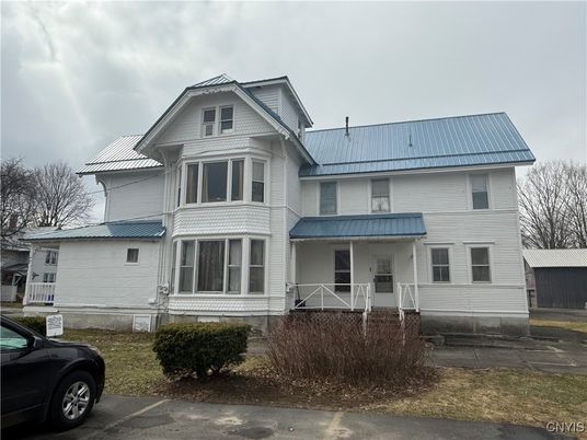 Exterior, Facade, Queen Anne Victorian