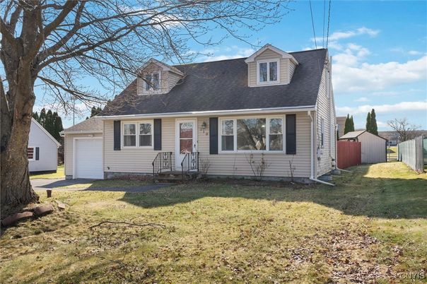 Attached, Exterior, Facade, Cape Cod