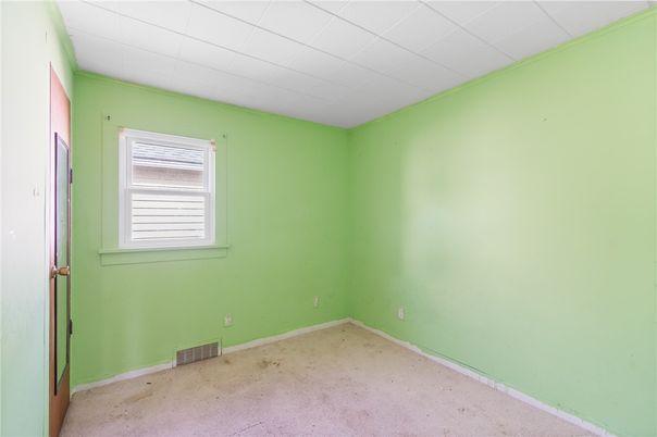 Empty room, Interior