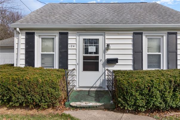 Exterior, Facade, Cape Cod