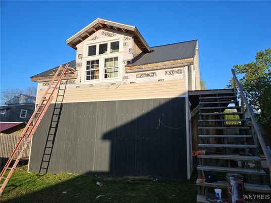 Attached, Exterior, Facade, None