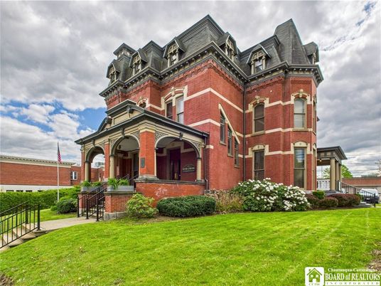 Exterior, Facade, Brick Facade, Queen Anne Victorian