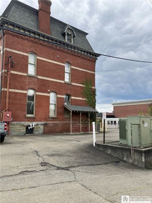 Exterior, Facade, Brick Facade, Georgian