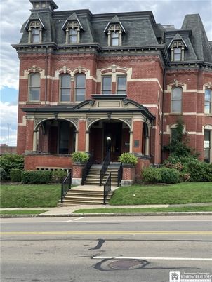 Exterior, Facade, Brick Facade, Rowhouse