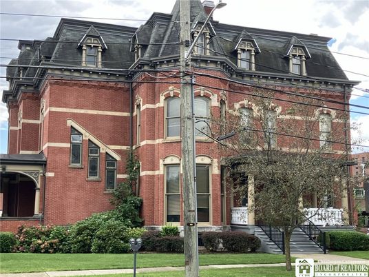 Exterior, Facade, Brick Facade, Rowhouse