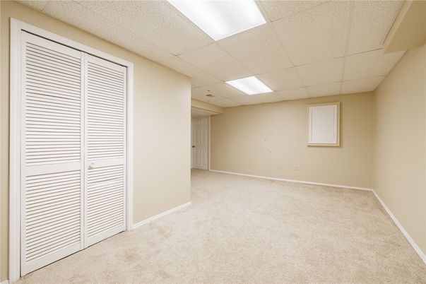 Empty room, Interior, Recessed Lighting
