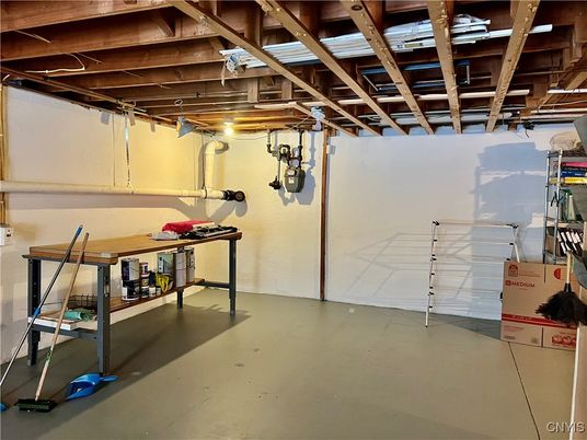 Garage, Interior, Wooden Beams