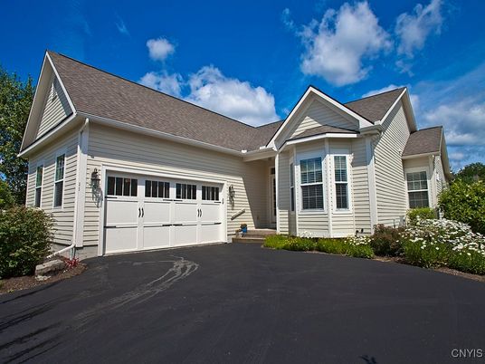 Attached, Exterior, Facade, Ranch