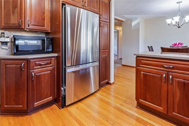 Chandelier, Dining room, Interior, Kitchen, Stainless Steel Appliances, Wood Texture Flooring