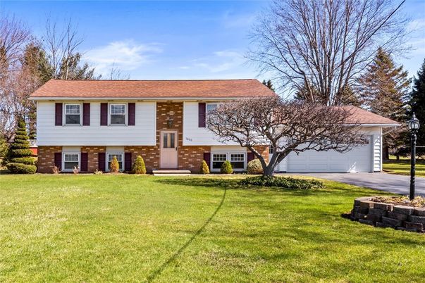 Attached, Exterior, Facade, Brick Facade, Raised Ranch