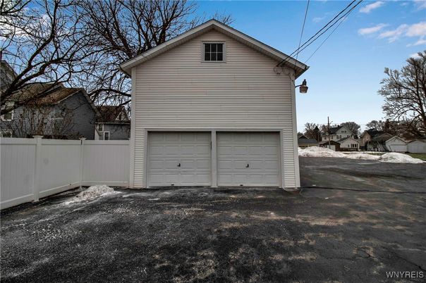 Detached Garage, Exterior