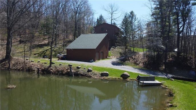 Exterior, Lake
