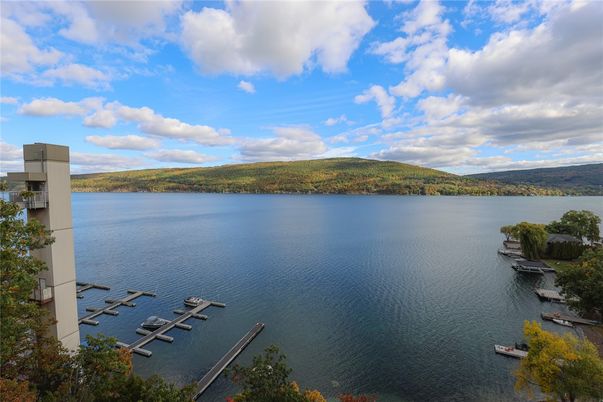 Exterior, Lake