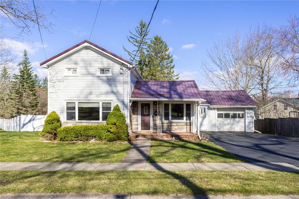 Attached, Exterior, Facade, Cape Cod