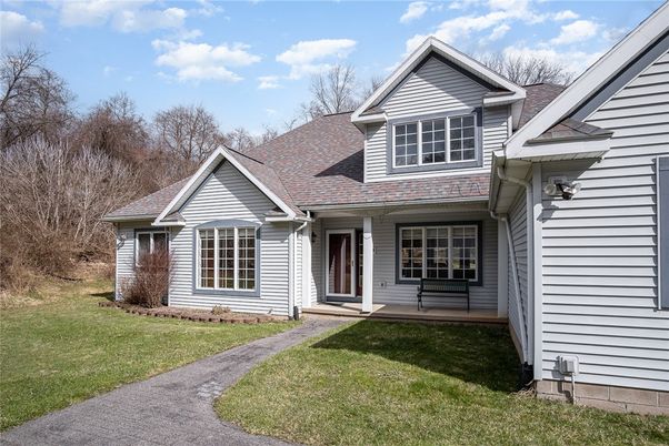Exterior, Facade, Ranch