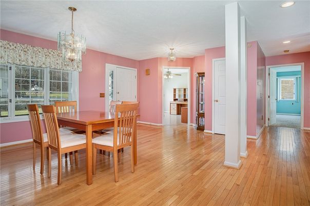 Chandelier, Dining room, Interior, Recessed Lighting, Wood Texture Flooring