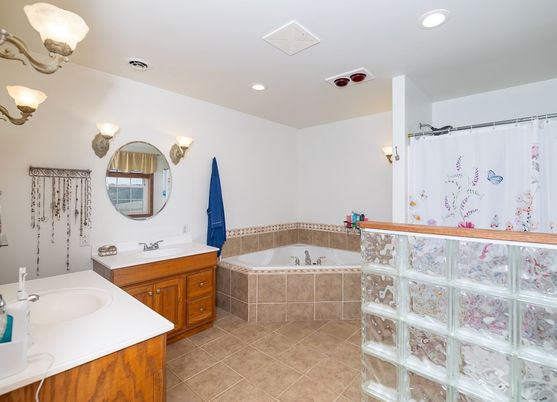 Bathroom, Dual Sink Vanities, Interior, Recessed Lighting