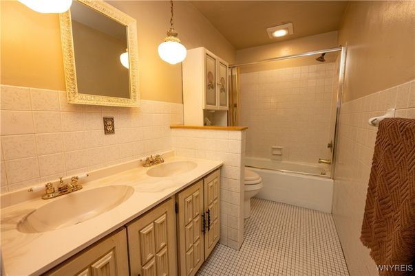 Bathroom, Dual Sink Vanities, Interior, Pendant Lights, Recessed Lighting