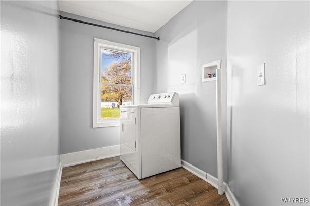 Interior, Washer, Wood Texture Flooring
