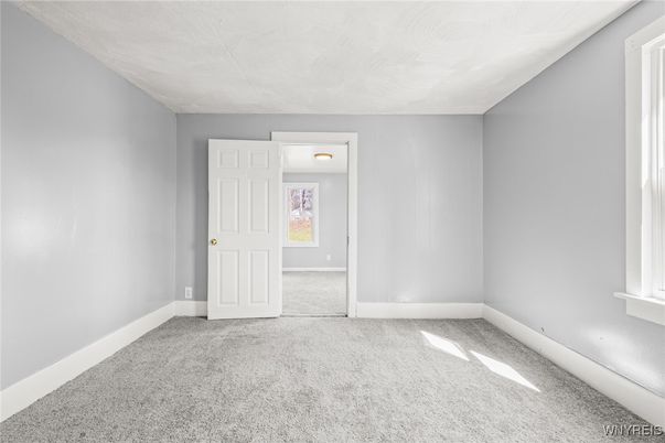 Empty room, Interior