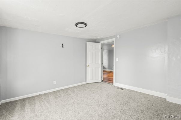 Empty room, Interior