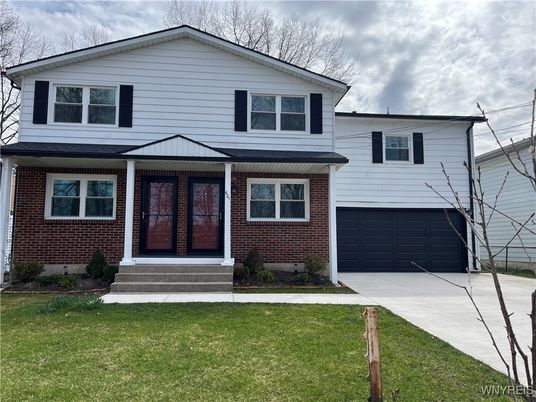Attached, Exterior, Facade, Brick Facade, Split Level