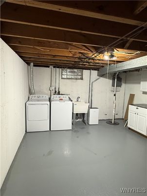 Interior, Washer, Wooden Beams