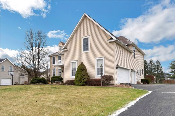 Attached, Exterior, Facade, Farmhouse