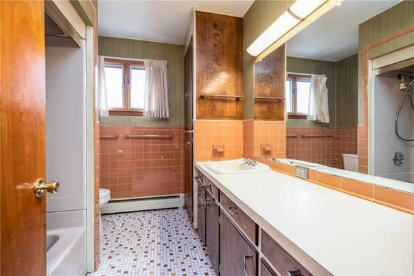 Bathroom, Interior, Tile Countertops