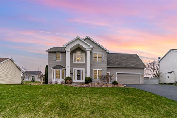 Attached, Exterior, Facade, Farmhouse