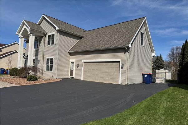 Attached, Exterior, Facade, Farmhouse