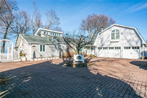 Detached Garage, Exterior