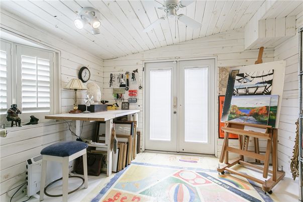 Home Office, Interior