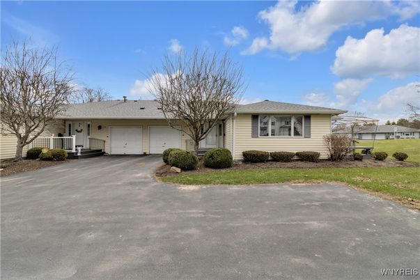 Attached, Exterior, Facade, Ranch