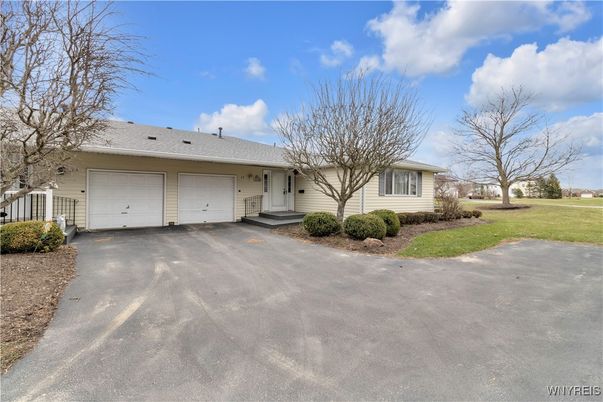Attached, Exterior, Facade, Ranch