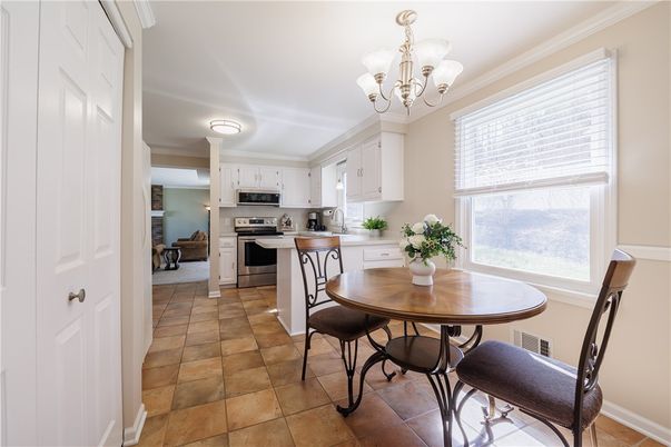 Chandelier, Dining room, Interior, Kitchen, Stainless Steel Appliances