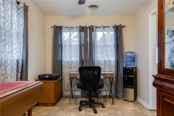Home Office, Interior